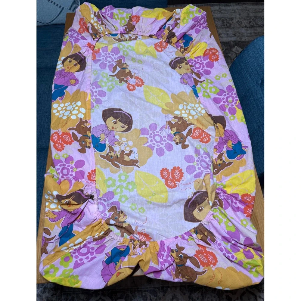 Dora the Explorer Perrito Puppy Toddler Crib Fitted‎ Sheet Pink Purple Floral